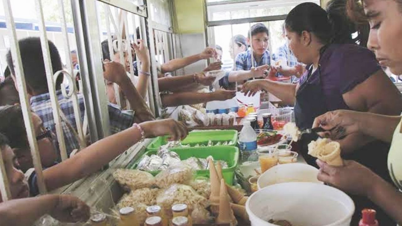 SEC Sonora no puede retirar alimentos chatarra a estudiantes que los traen de fuera