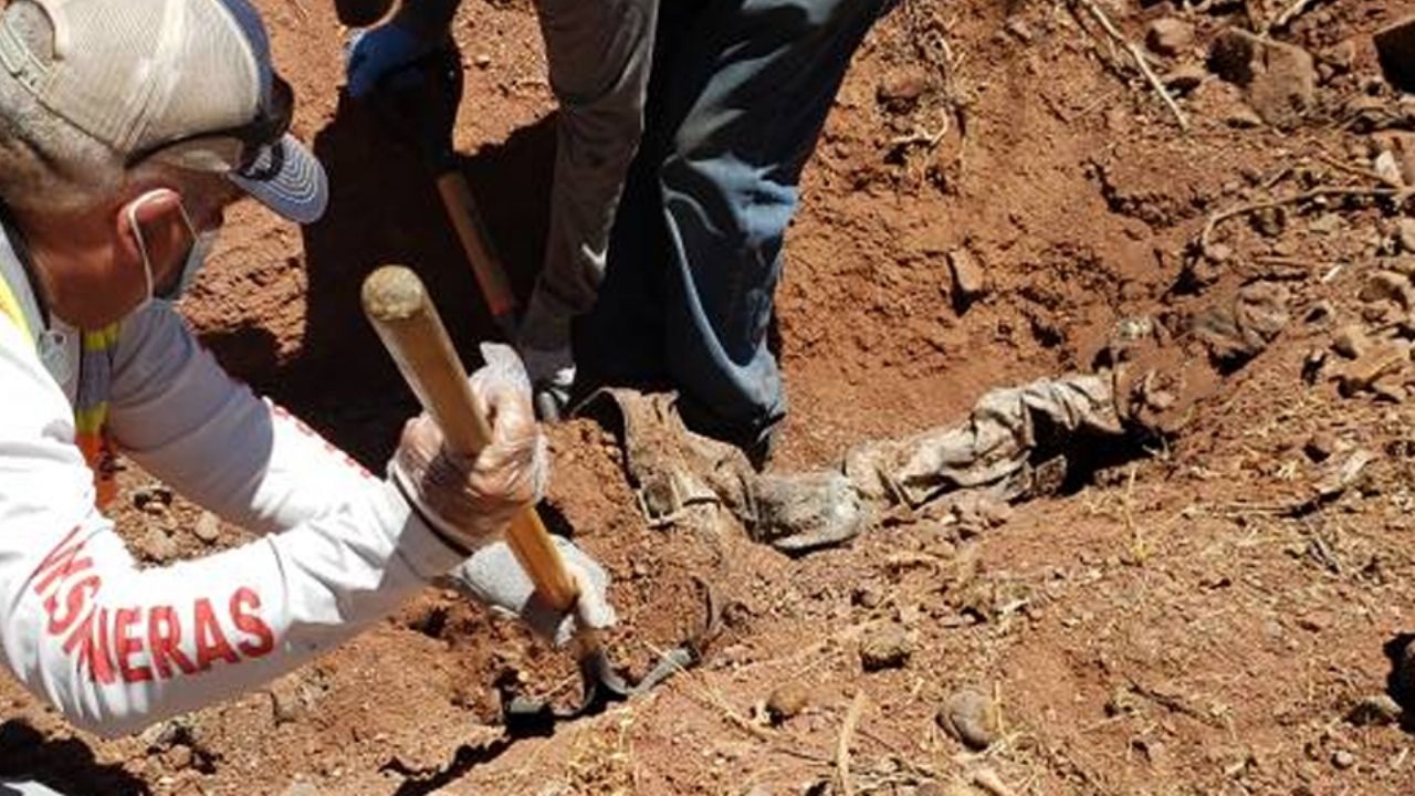 Localizan cuerpo de hombre enterrado al norte de Sonora; estas son sus características