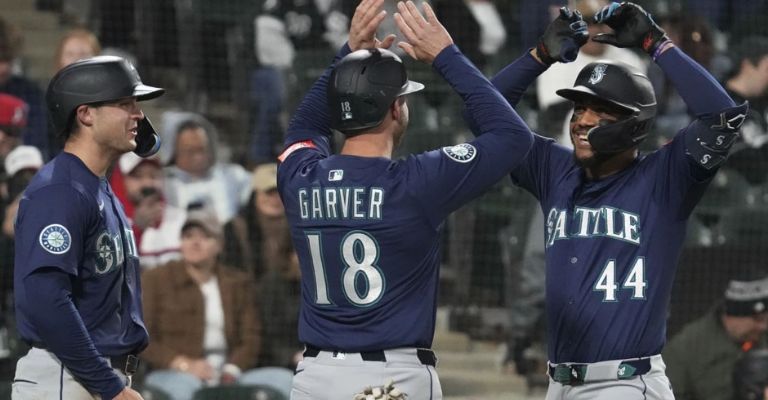 Rodríguez aporta con el madero