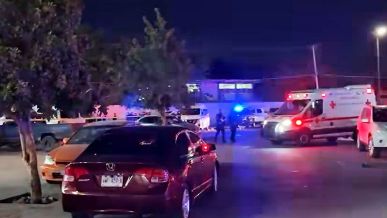 Dos hombres heridos tras ataque armado en estacionamiento de plaza en Ciudad Obregón