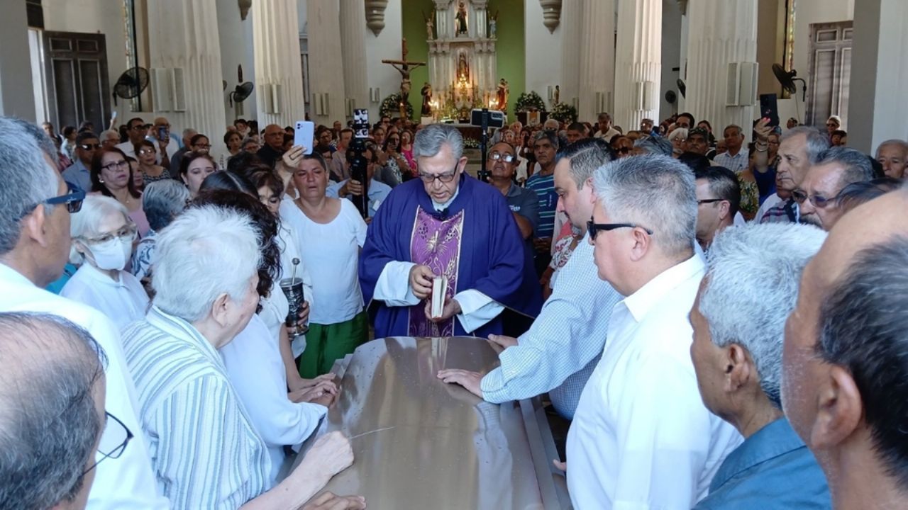 Guaymenses dan el último adiós a Alejandro Ramírez Cisneros ‘El Profe’