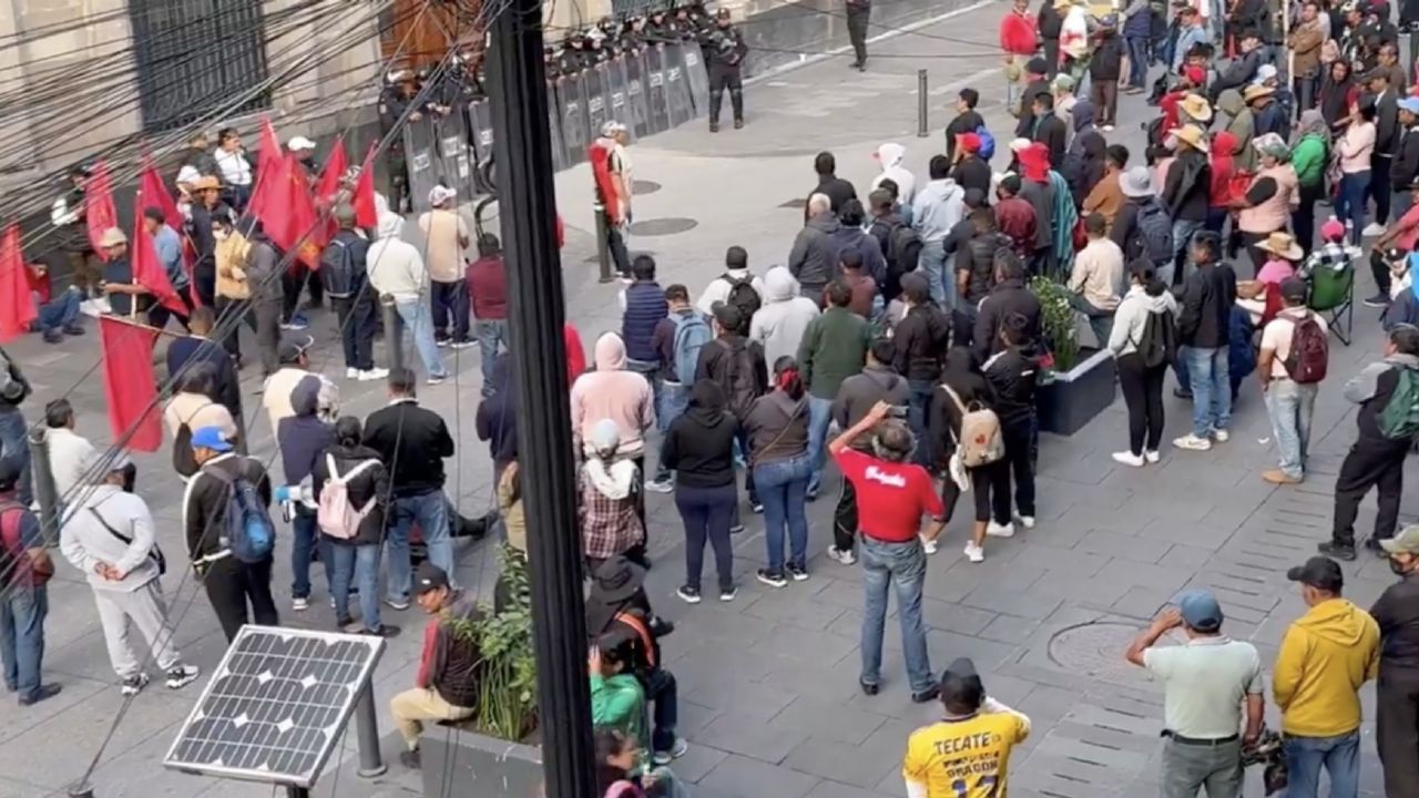 VIDEO: ¿Se cancela la ‘Mañanera’ de Sheinbaum? CNTE bloquea accesos a Palacio Nacional