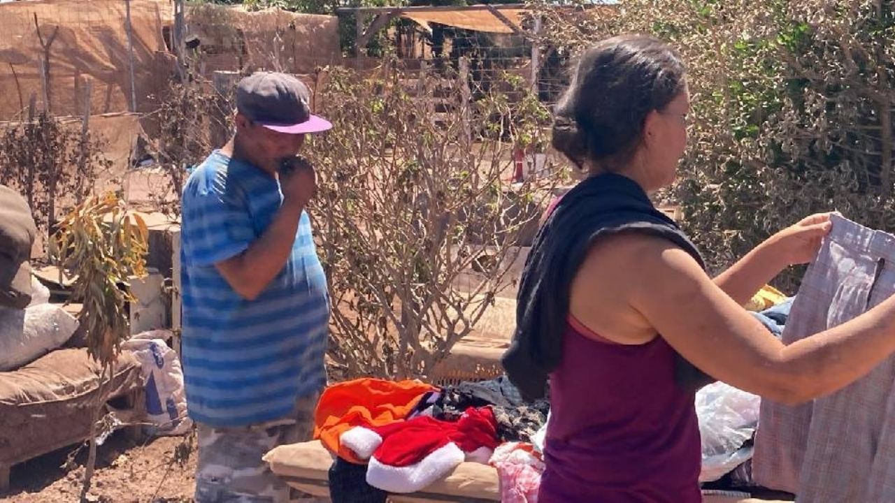 DIF Cajeme apoya con ropa, calzado y láminas a víctimas de incendio en Pueblo Yaqui