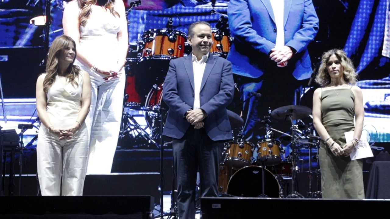 Inaugura Toño Astiazarán Fiestas del Pitic en Hermosillo; reconoce al talento local