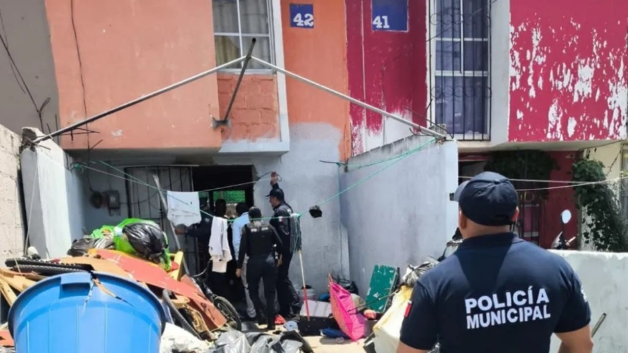 Encuentran en el olvido a dos niños en Ecatepec con desnutrición extrema e insalubres