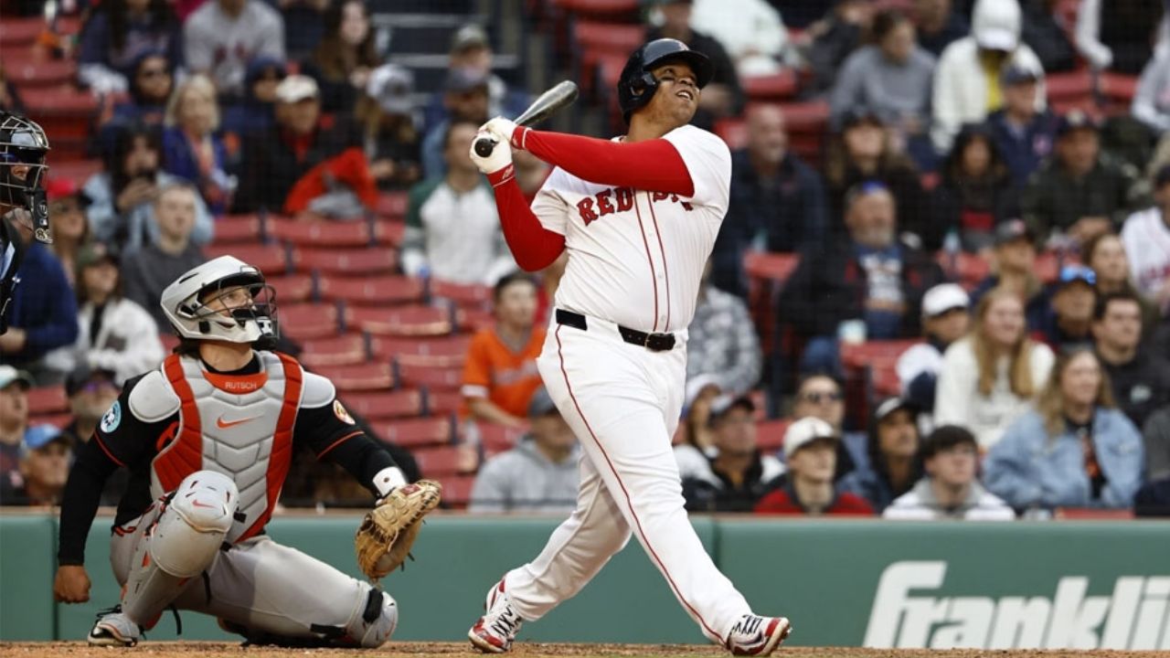 Rafael Dever impulsa 8 carreras y Medias Rojas despluman a los Orioles