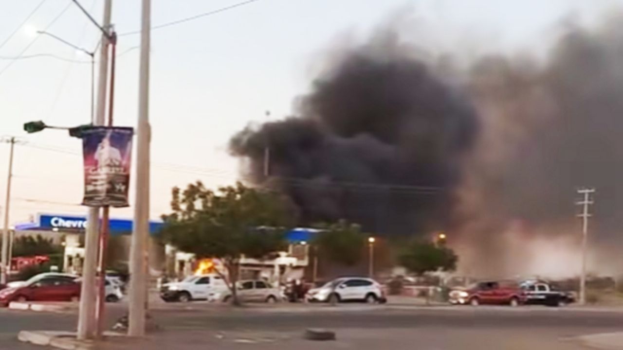 Alerta en Ciudad Obregón: Se registra fuerte incendio detrás de estación de gasolina