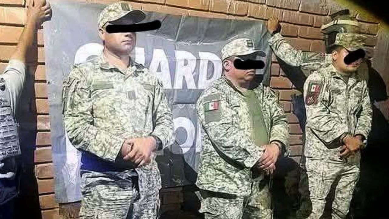 Controversia en Sonora: Tres militares detenidos por robo de ‘cuerno de chivo’ incautado