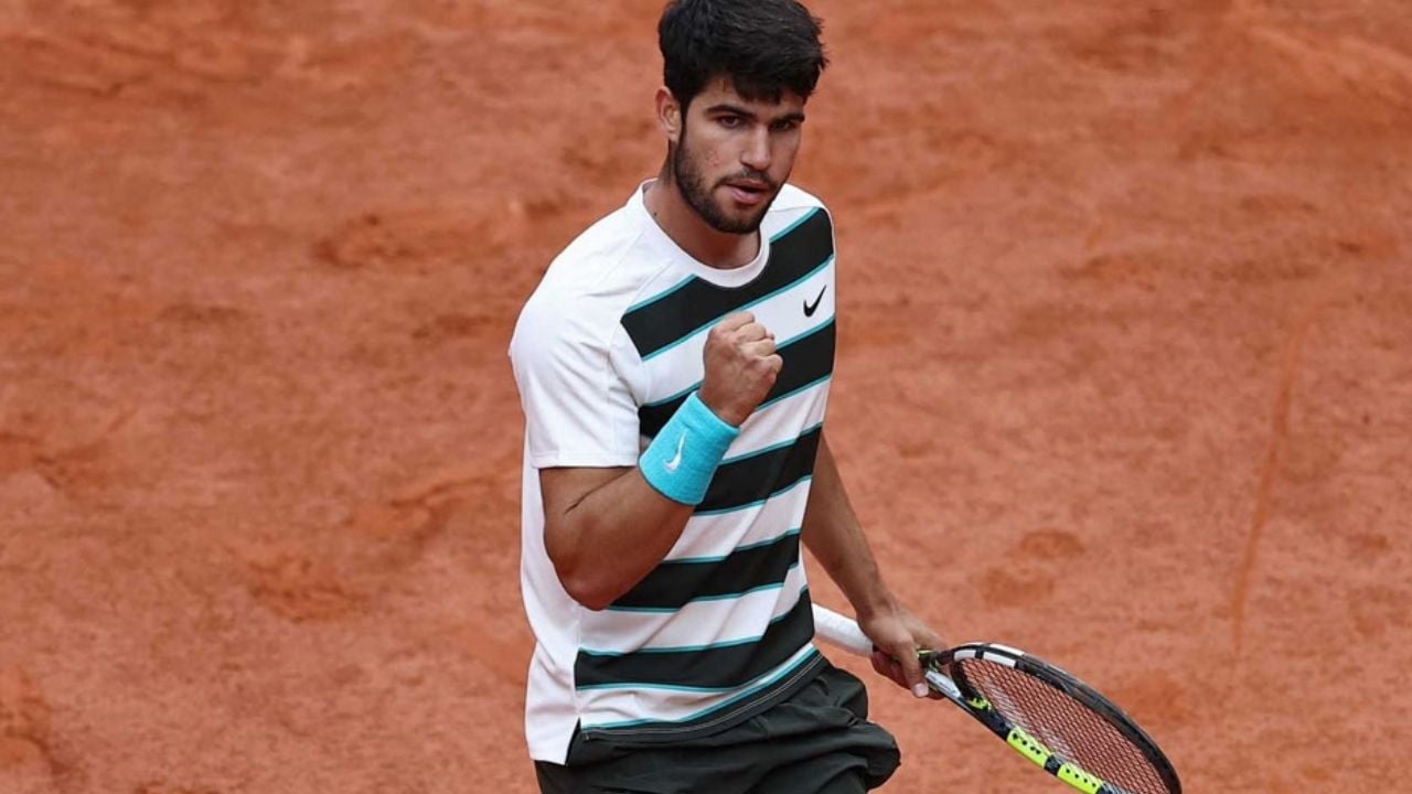 Alcaraz y Swiatek inician con triunfo la defensa de sus títulos en el Abierto de Francia