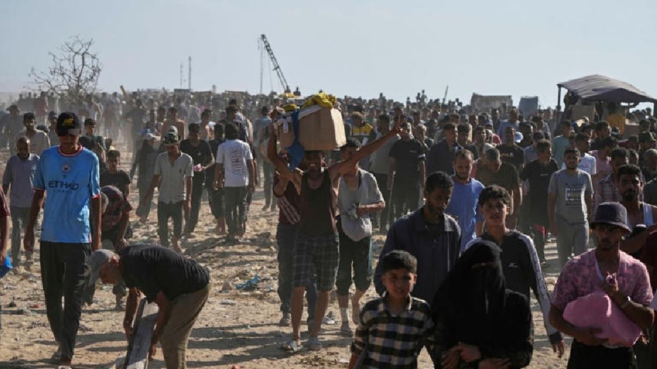 Violencia en Gaza: multitudes irrumpen centro de ayuda entre disparos y caos en Rafah