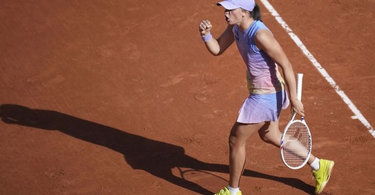 La polaca sigue imbatible ante la británica