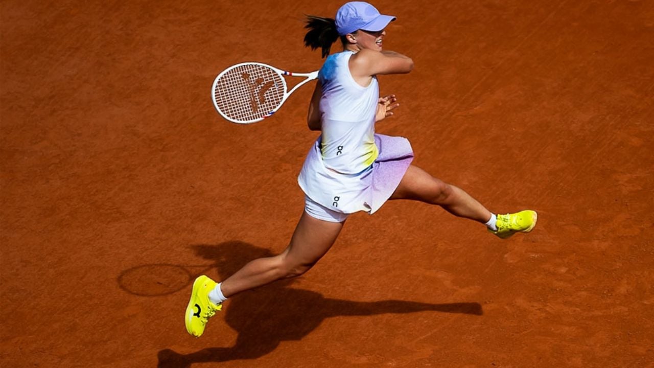 París le sienta bien; Swiatek vence a Raducanu en el Abierto de Francia