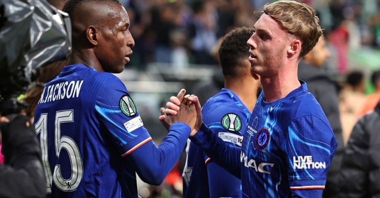 Jackson y Palmer festejan la victoria