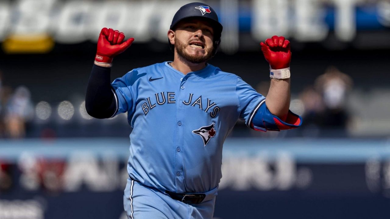 Alejandro Kirk enciende su madero y comanda victoria de los Toronto Blue Jays