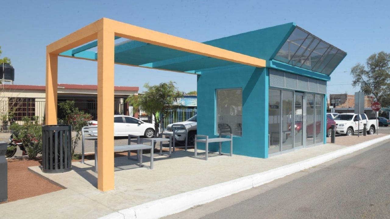Ayuntamiento de Hermosillo inaugura tres paradas de autobuses con refrigeración