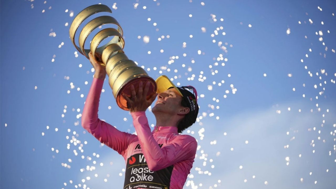 El ciclista británico Simon Yates gana el esquivo título del Giro de Italia