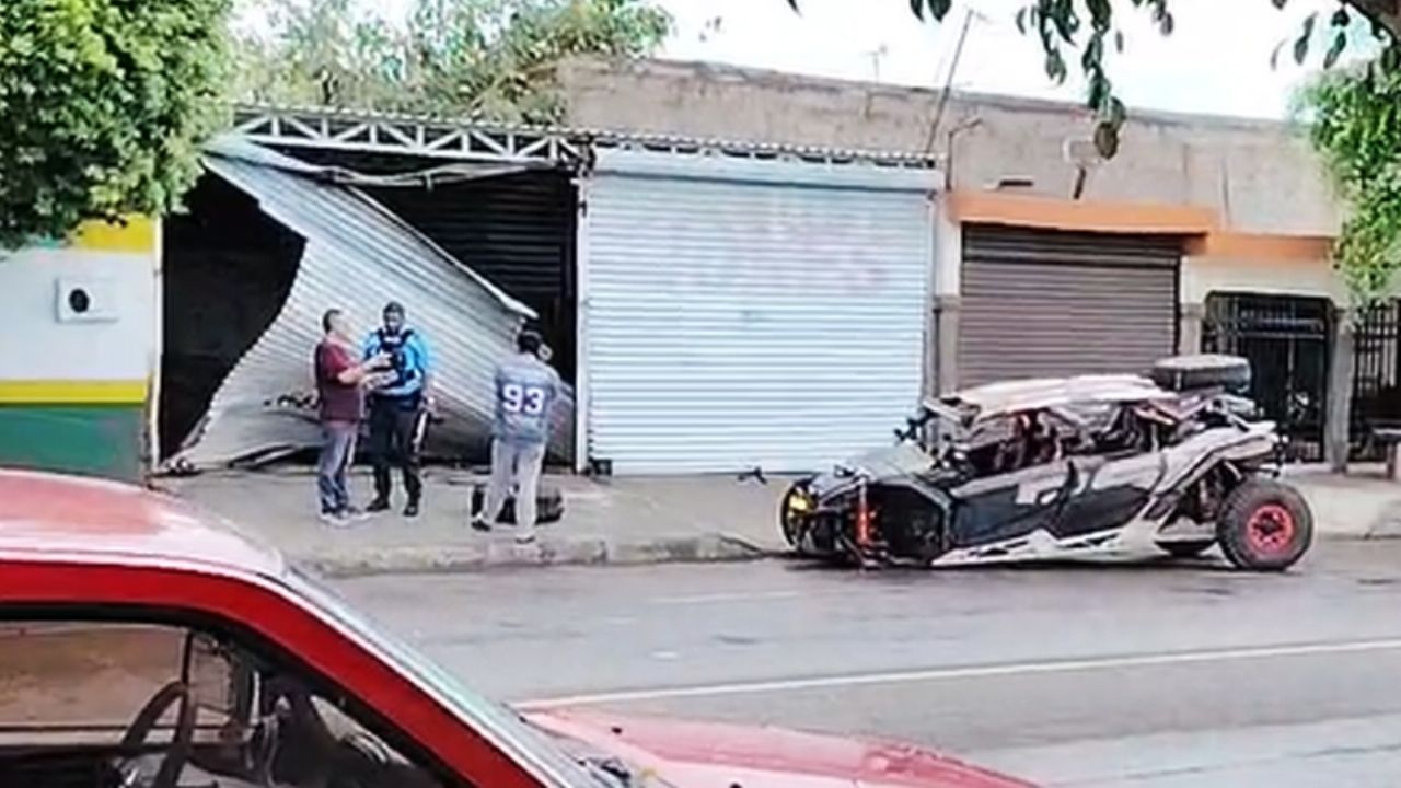 Ciudad Obregón: Vehículo todoterreno termina dentro de negocio en la colonia México