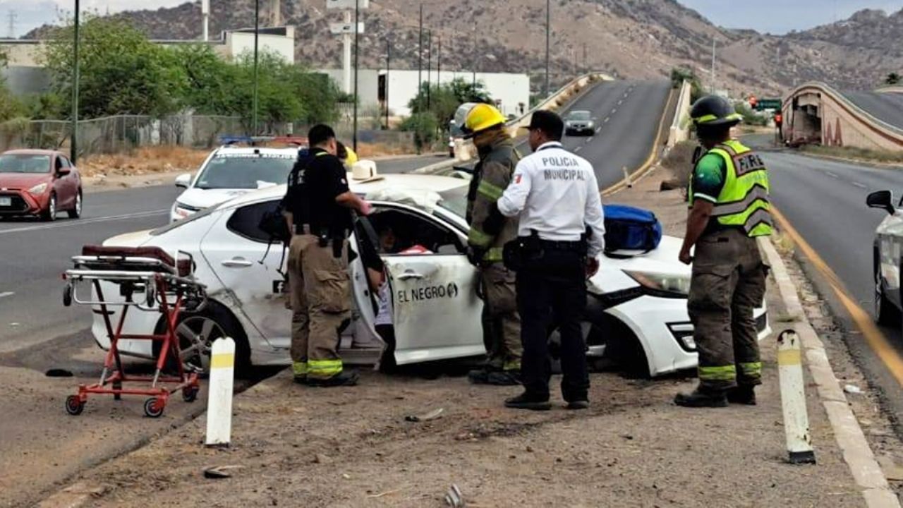 Conductora vuelca su auto al sur de Hermosillo; habría consumido bebidas alcohólicas