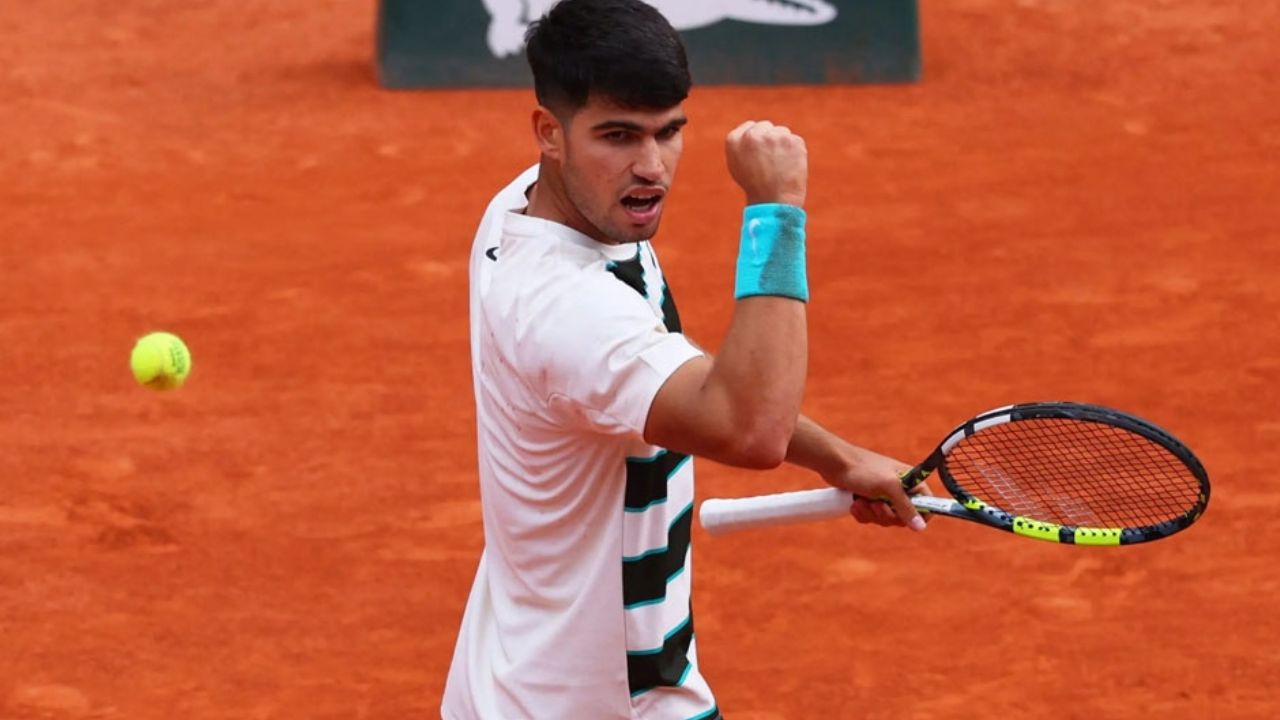 Ya es costumbre; Carlos Alcaraz está de vuelta en semis del Abierto de Francia