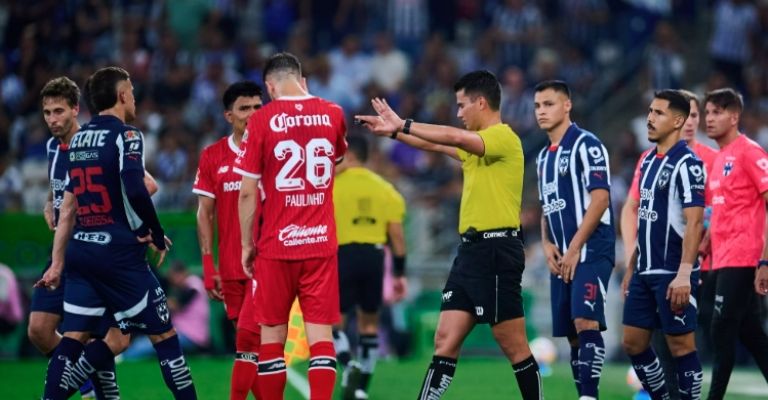 El silbante sonorense Guillermo Pacheco Larios se prepara para impartir justicia en el Mundial de Clubes 2025