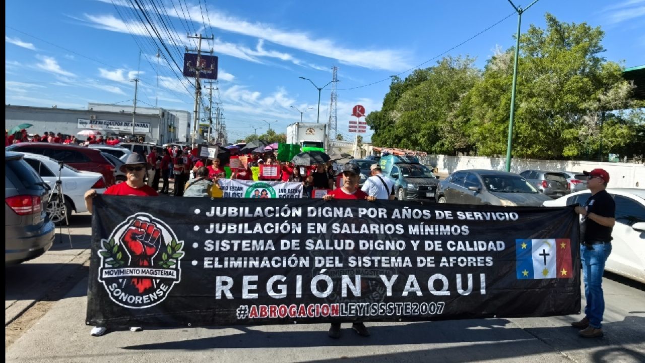 Ciudad Obregón: Marcharon padres de familia en apoyo a maestros en paro laboral