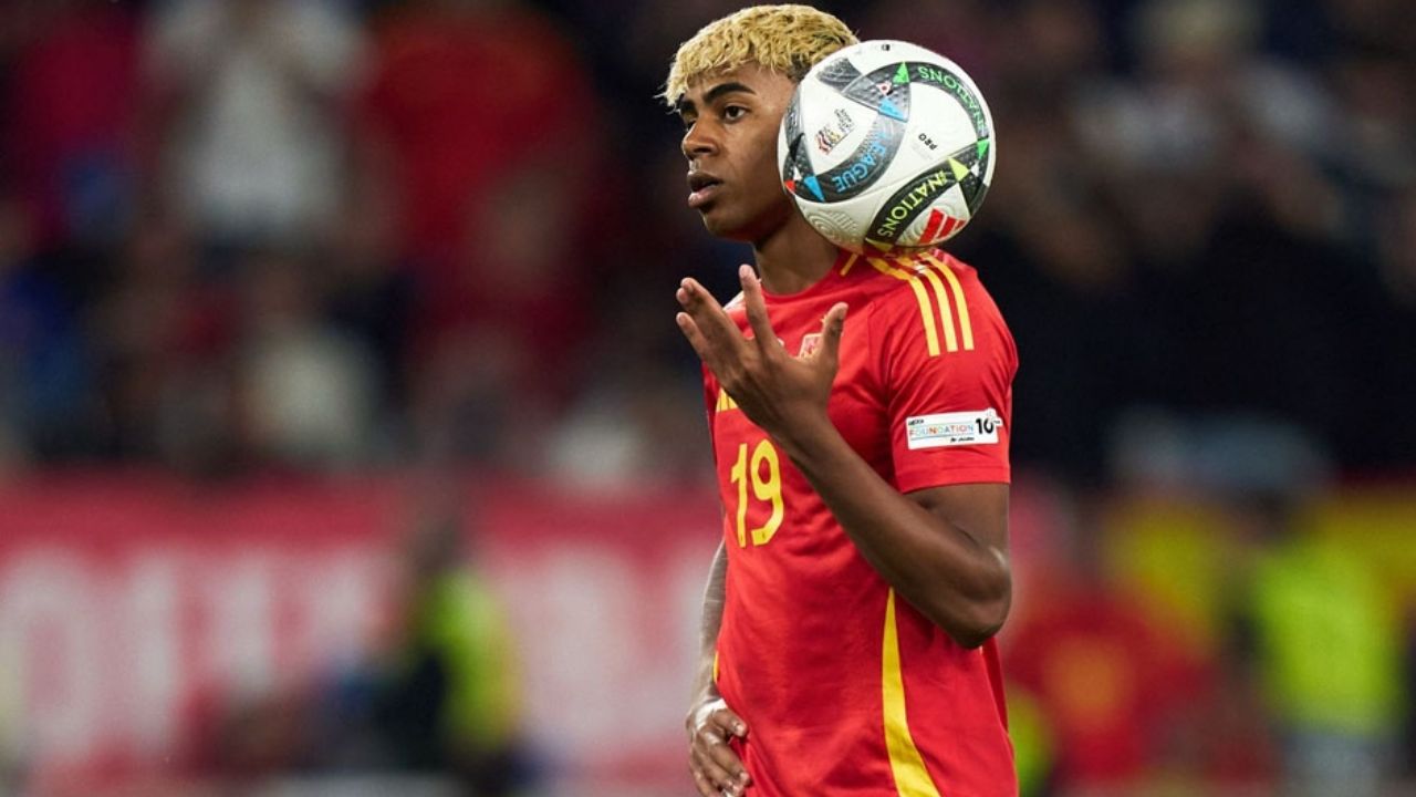 Yamal eclipsa a los candidatos al Balón de Oro y España vence apuradamente a Francia