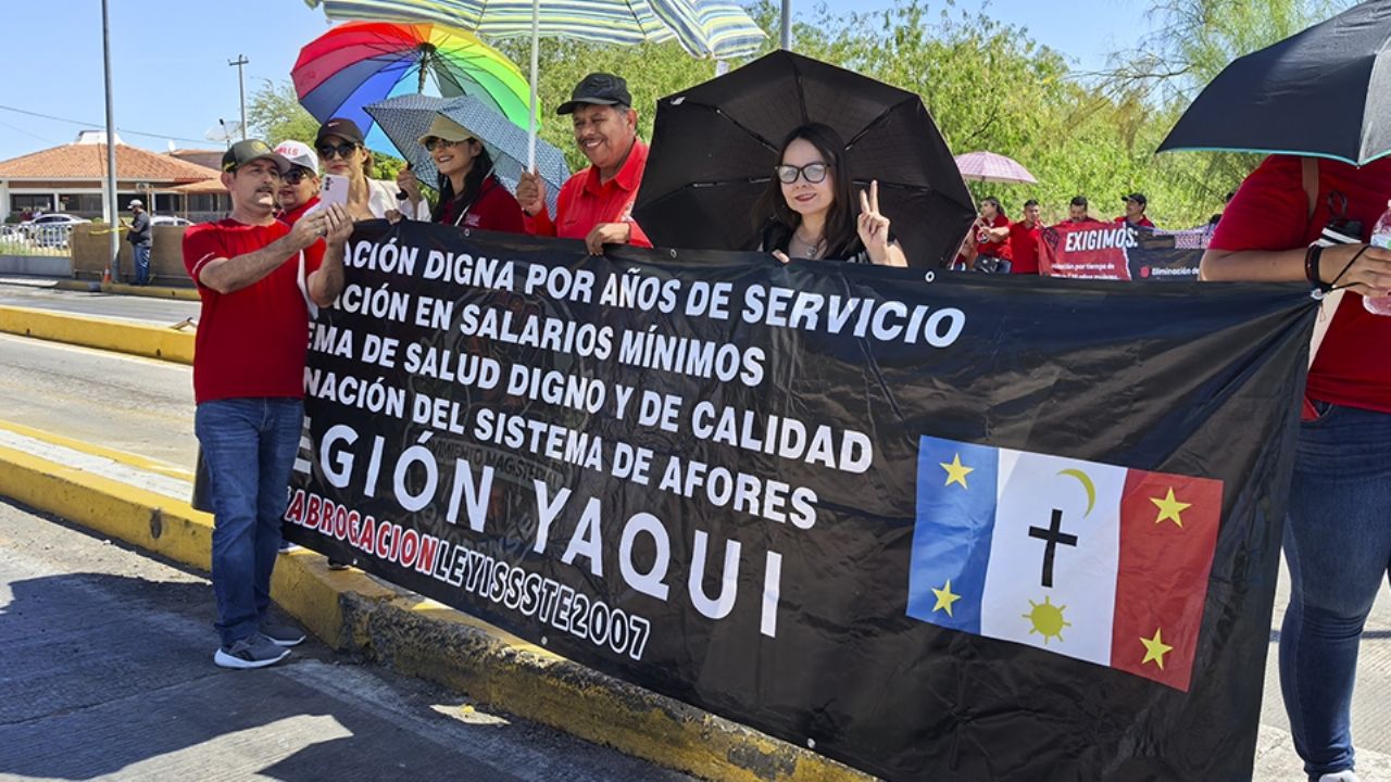 Ciudad Obregón: Maestros se manifiestan y toman caseta de cobro en Esperanza
