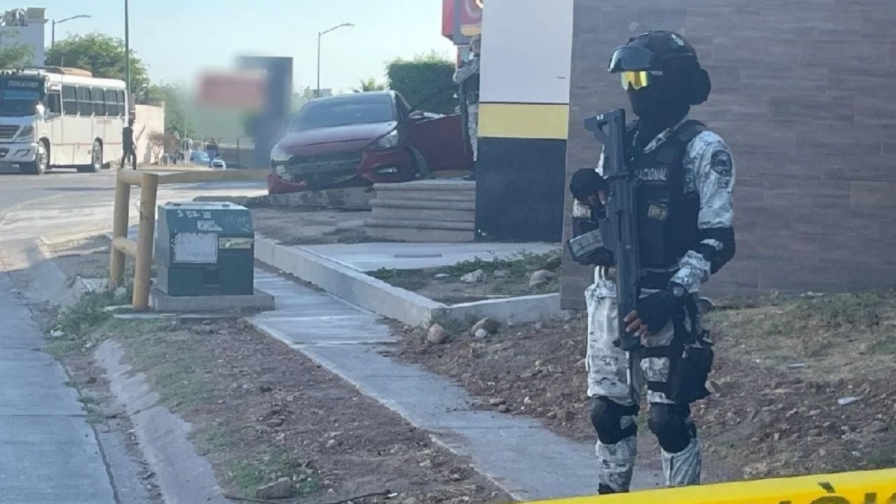 Atacan a balazos a policía estatal en fraccionamiento Stanza Córcega de Culiacán