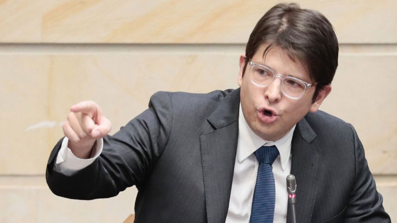 México condena agresión contra Miguel Uribe en Colombia; confirman que salió de cirugía