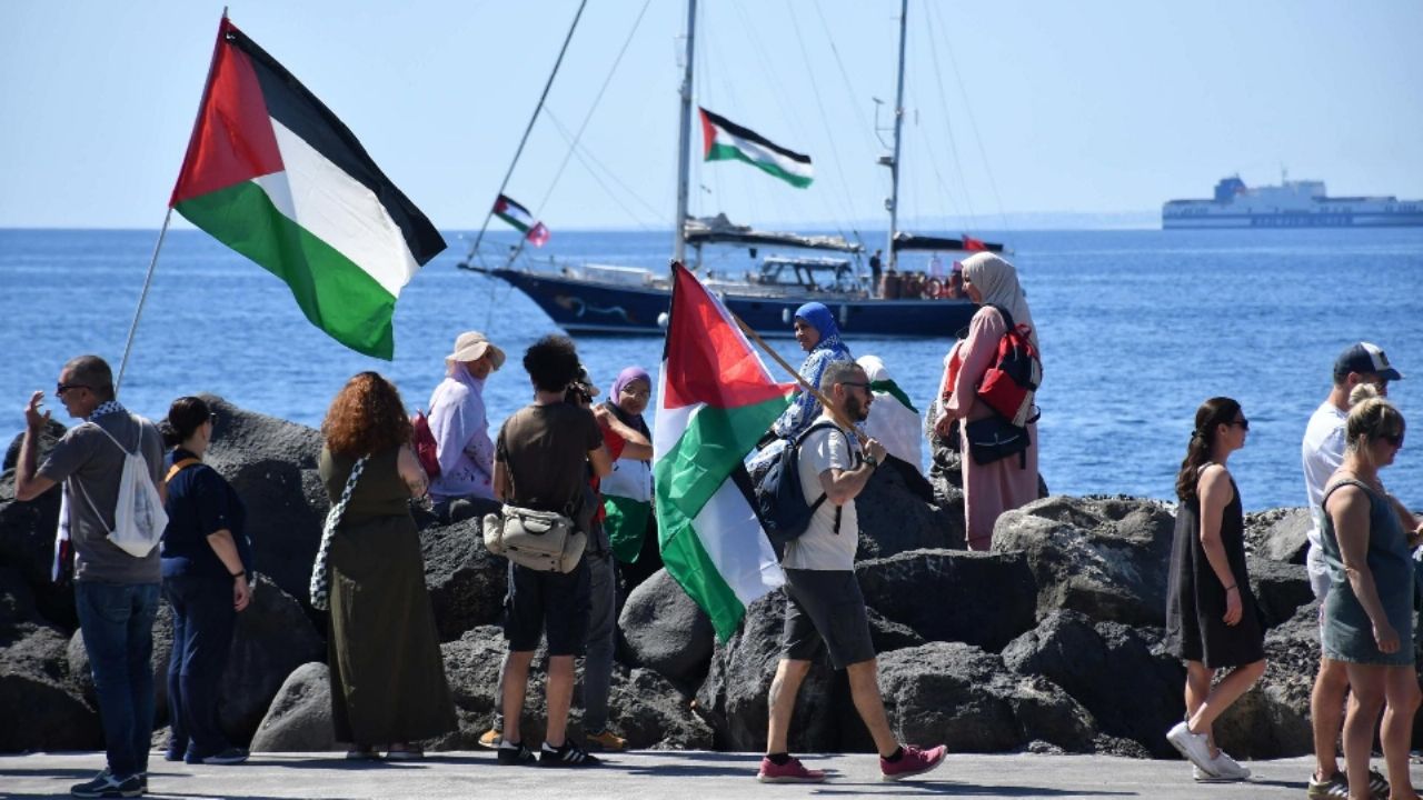 Israel interceptará velero con Greta Thunberg y activistas rumbo a Gaza en bloqueo naval
