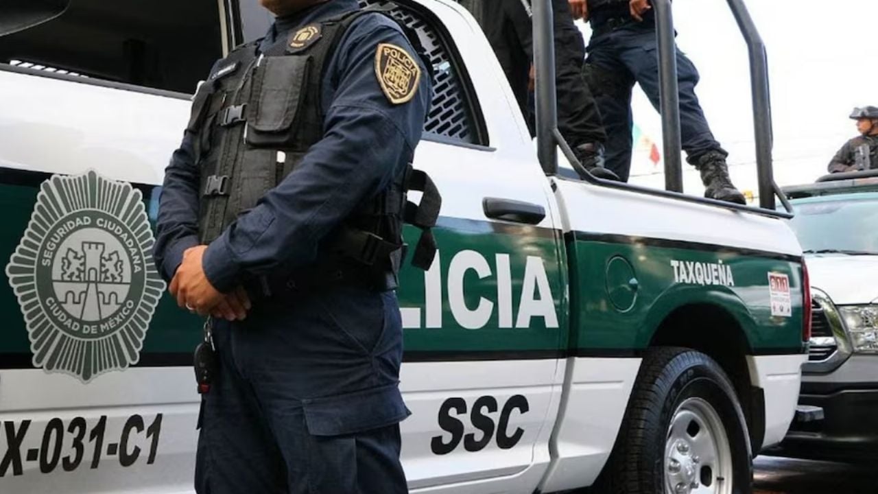 Fuerte accidente en punto de revisión deja tres policías heridos en Ciudad de México