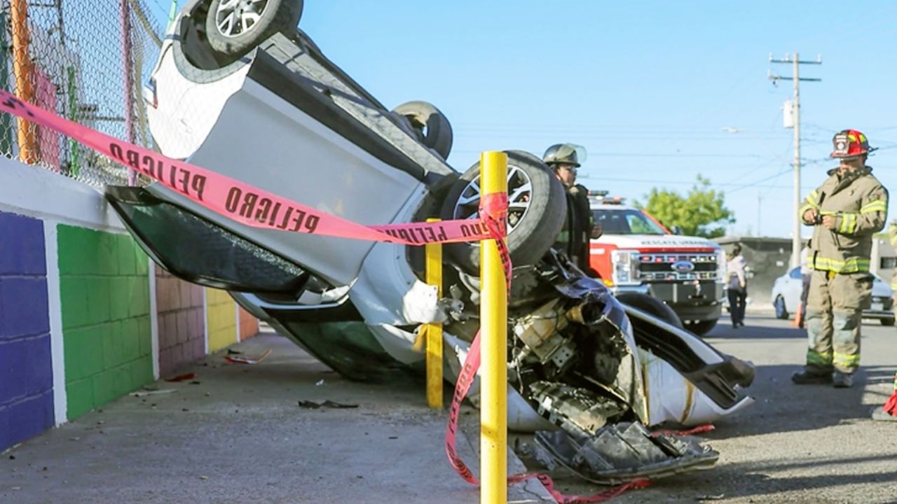 Aparatoso accidente de tránsito deja un lesionado y una camioneta volcada en Hermosillo