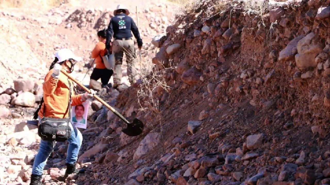 Buscadores de la Frontera localizan osamenta dentro de una fosa clandestina de Nogales