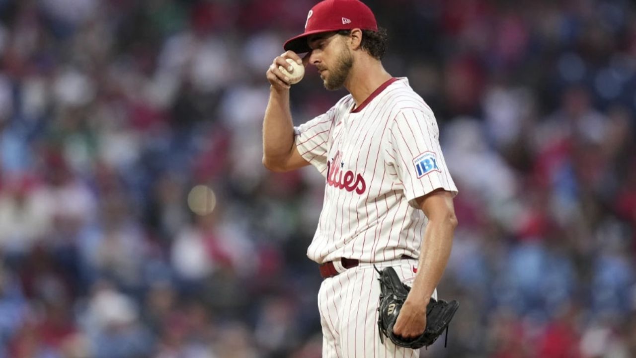 Aaron Nola sufre nuevo revés en su intento de regresar a lanzar con los Filis