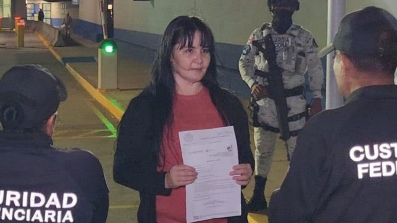 (VIDEO) Caso Wallace: Con una sonrisa, Juana Hilda González abandona la cárcel tras 19 años