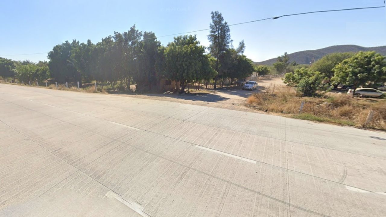 Vecinos del ejido Francisco Sarabia piden señalamientos viales en la carretera