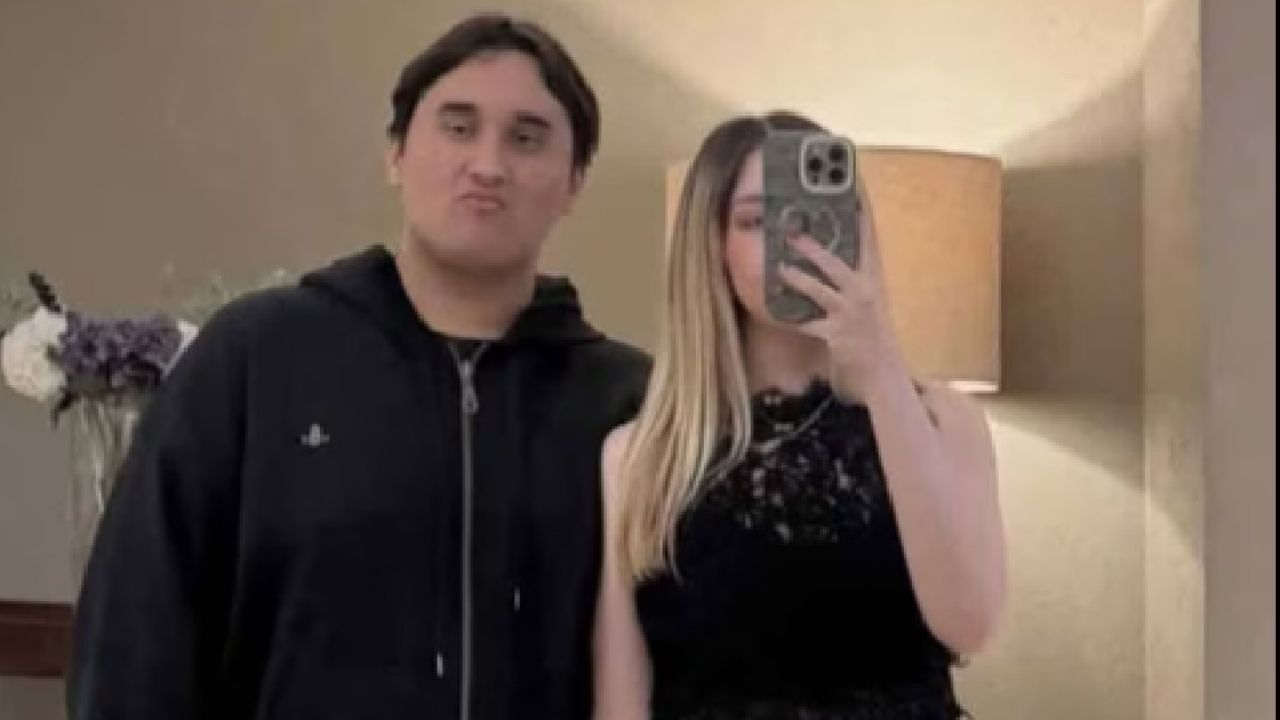 Jesús Ernesto, hijo de AMLO, es criticado por usar lujosos tenis de Balenciaga