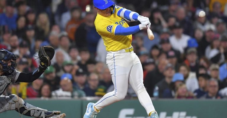 González conecta doblete en el quinto inning