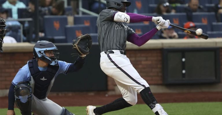 Mauricio conecta palo de vuelta entera