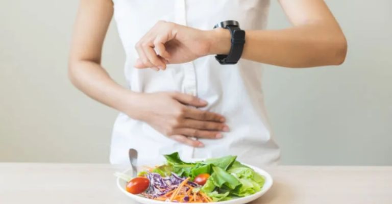 Durante el ayuno el cuerpo utiliza reservas de grasa y glucógeno como fuente de energía