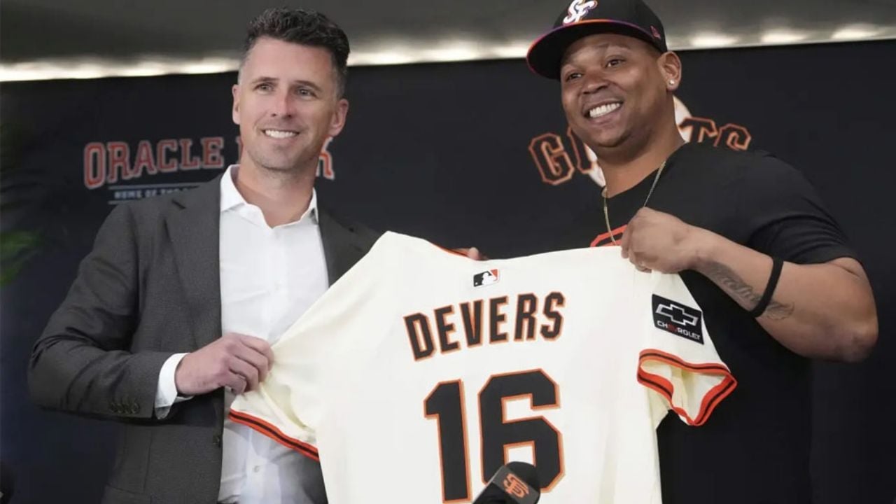 MLB: Rafael Devers llega a San Francisco y dice que jugará donde lo pongan