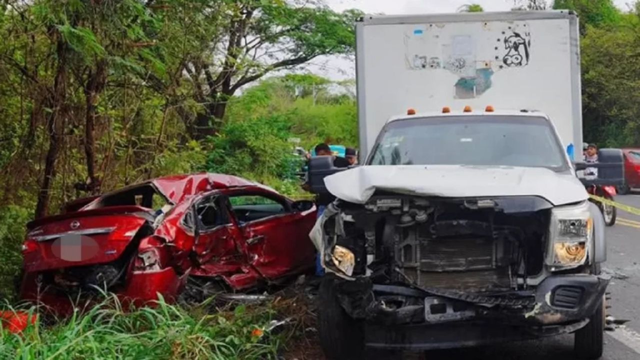 Fatal accidente deja tres maestras sin vida en choque frontal en carretera Tepic-Mazatlán