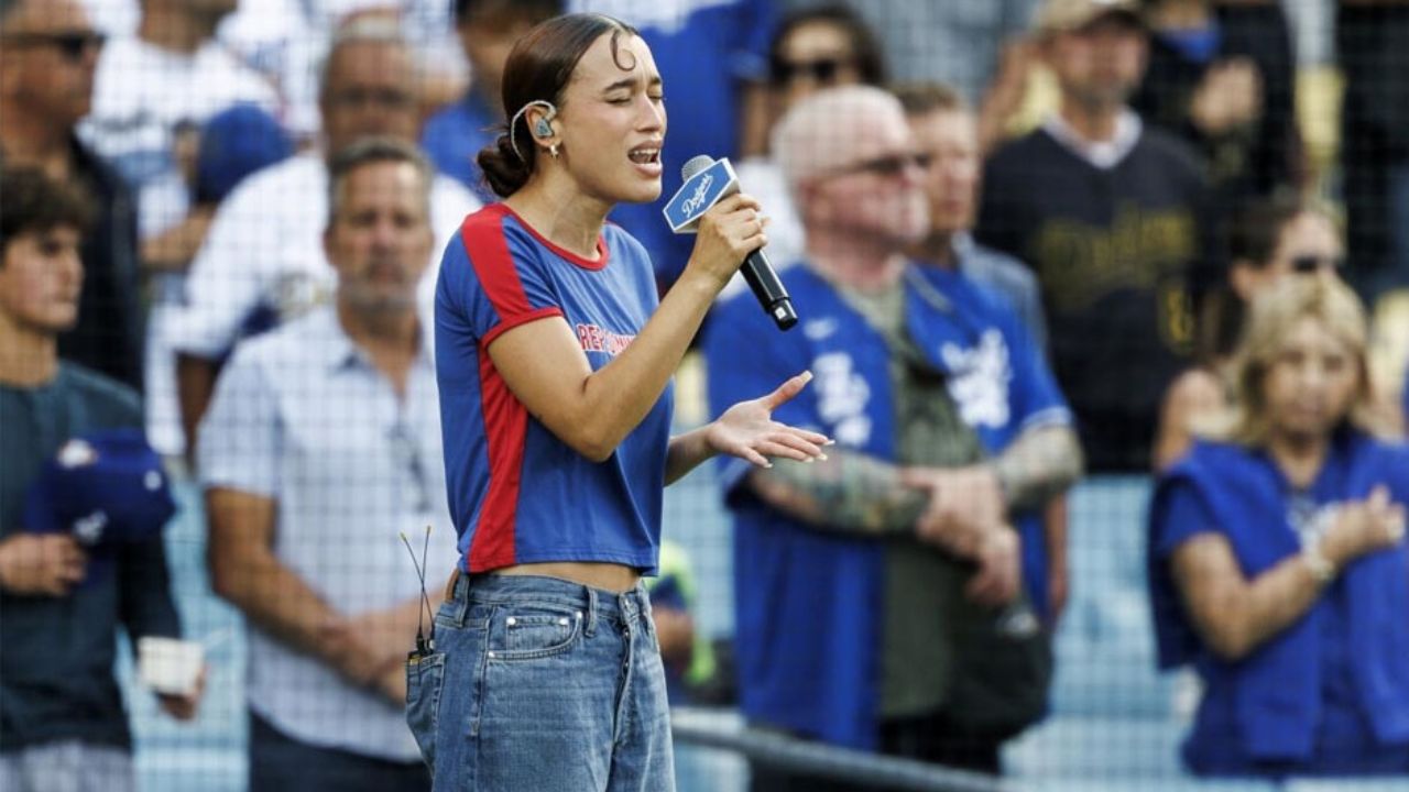 Nezza interpreta el himno de EU en español en Dodger Stadium y enciende un debate