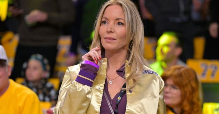 Jeanie seguirá como gobernadora del equipo