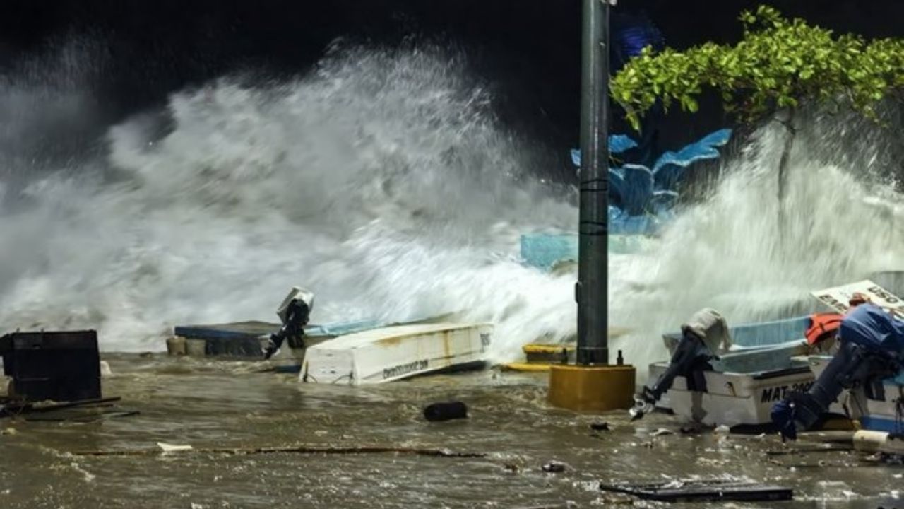 FOTOS y VIDEOS: Así fue el impacto del huracán ‘Erick’ en México la madrugada de este jueves