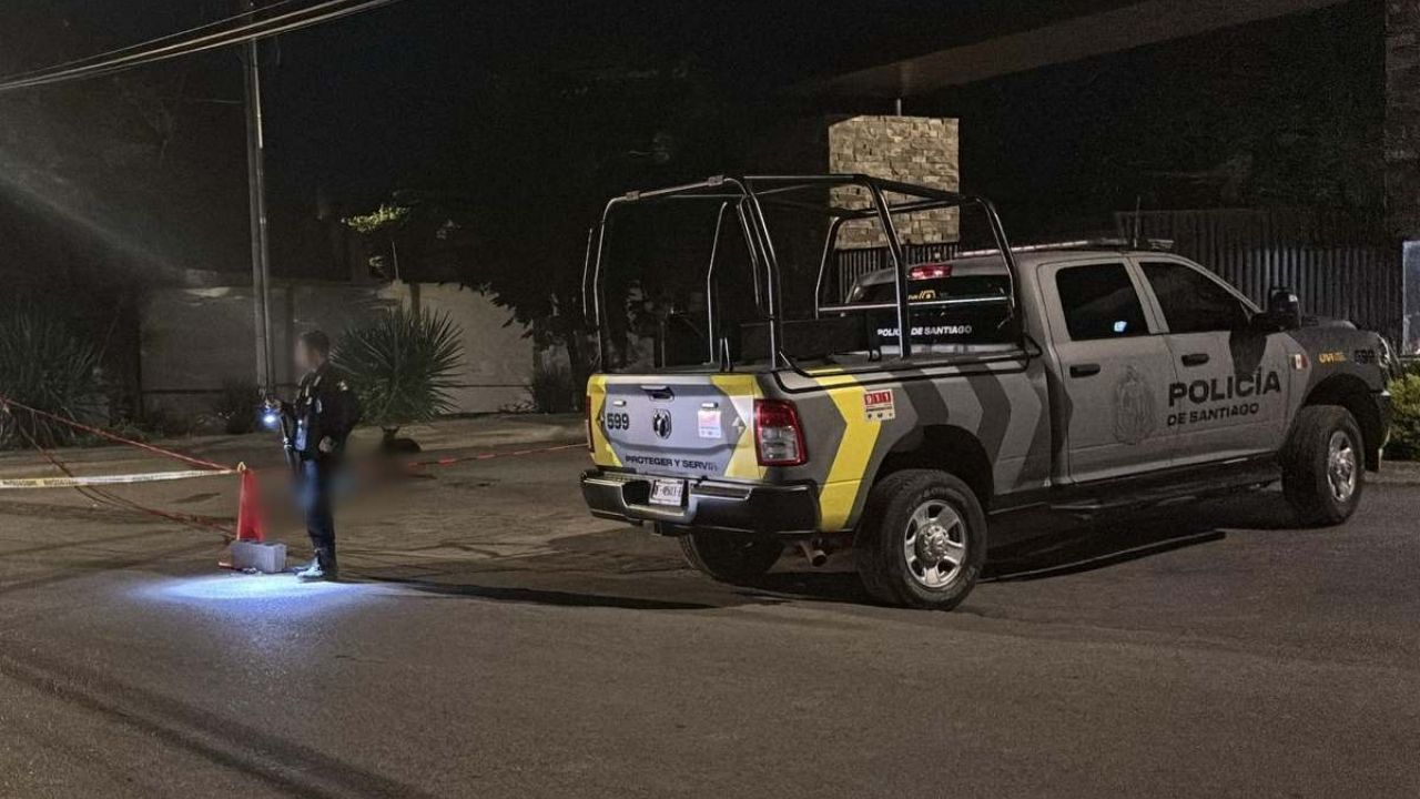 Sujeto atropella a un hombre frente a fraccionamiento en Santiago, NL y huye; víctima murió