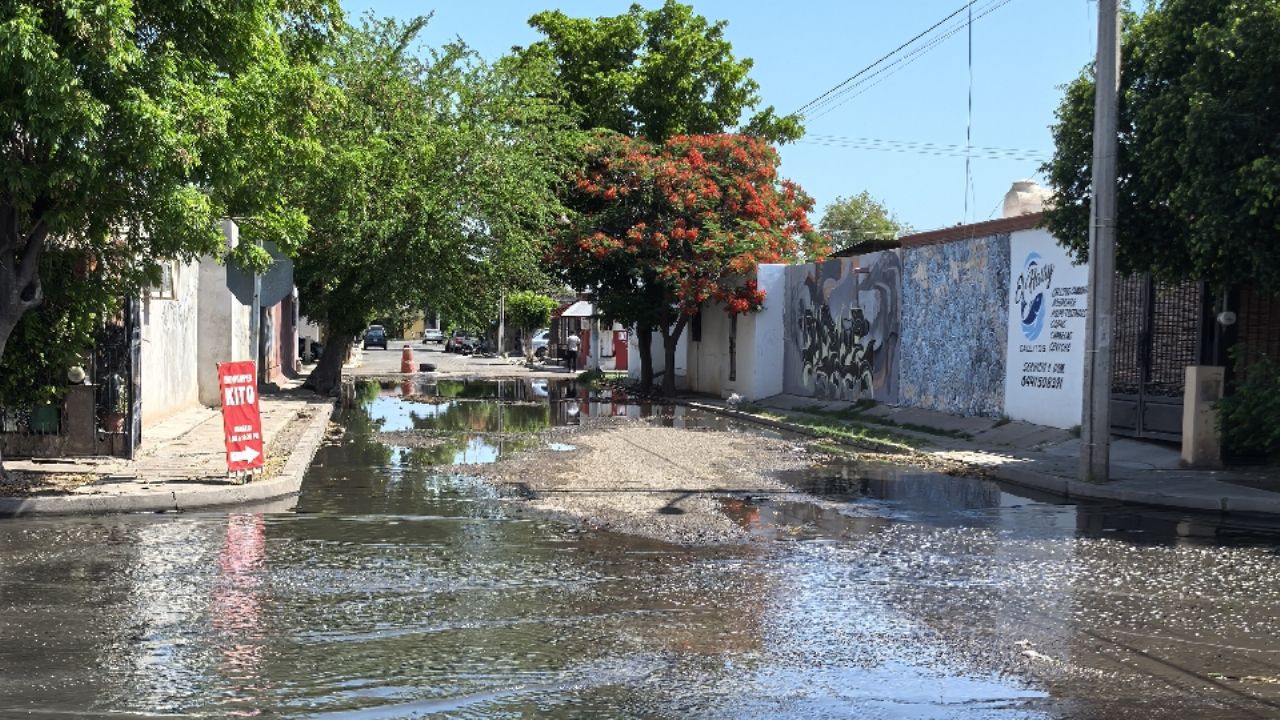 Ciudad Obregón: Vuelve a colapsar drenaje en calles de la Ampliación Miravalle