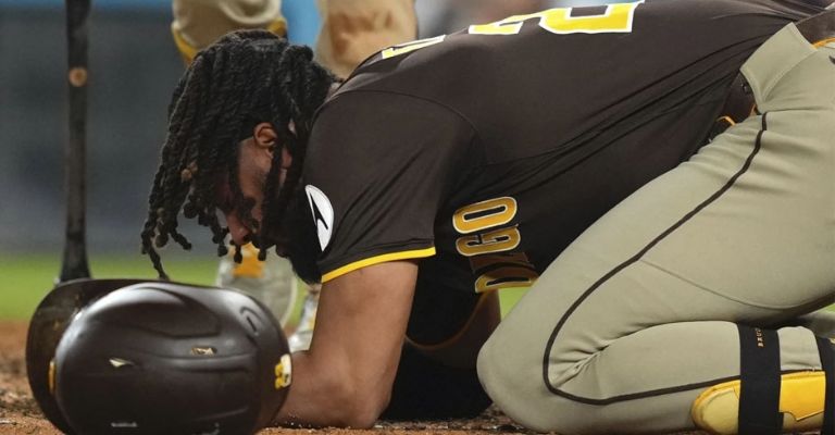 Tatis será examinado tras el golpe recibido