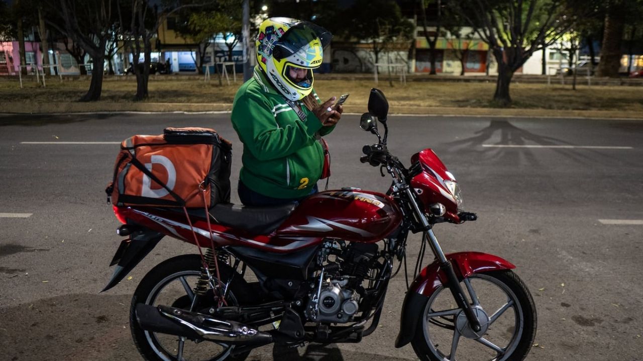 Reforma laboral para trabajadores de aplicaciones ya está en marcha: Todo lo que debes saber