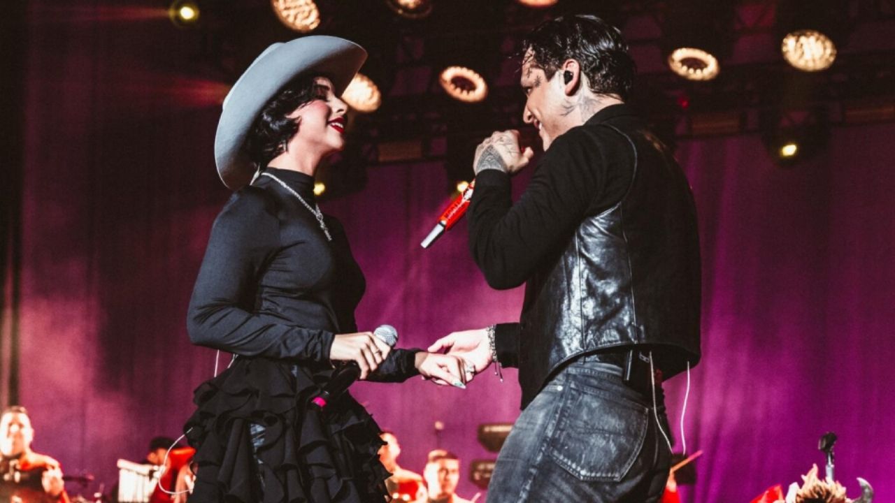 VIDEO: Ángela Aguilar armaría escena de celos a Nodal en concierto; exhiben ‘agresión’